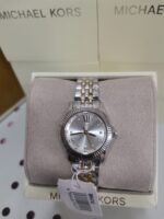 ⁦ساعة نسائية ماركه MICHAEL KORS⁩ - الصورة ⁦2⁩