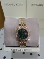 ⁦ساعة نسائية ماركه - 2 MICHAEL KORS⁩ - الصورة ⁦2⁩